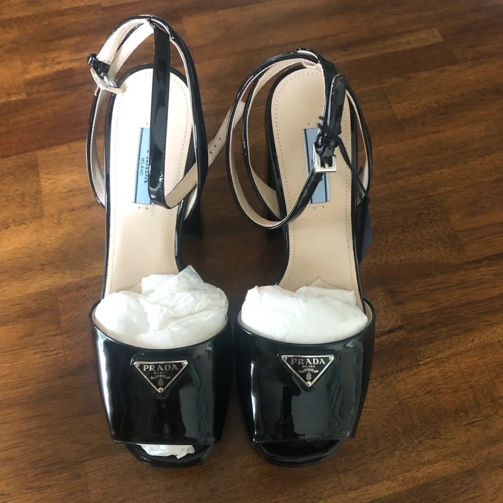 NIB $1290 Prada Patent Platform Sandal in BLACK Patent, Size 9US / 39EU